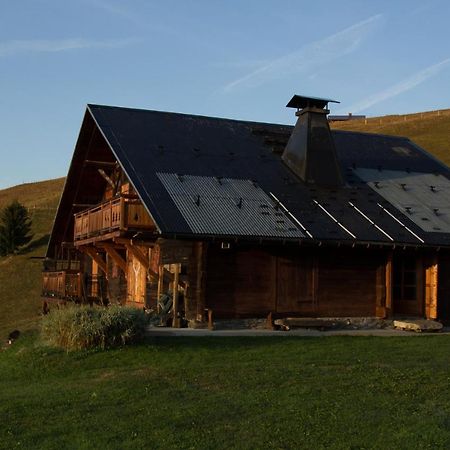 Reine Des Aravis - Chalet Isole Flumet Exterior foto