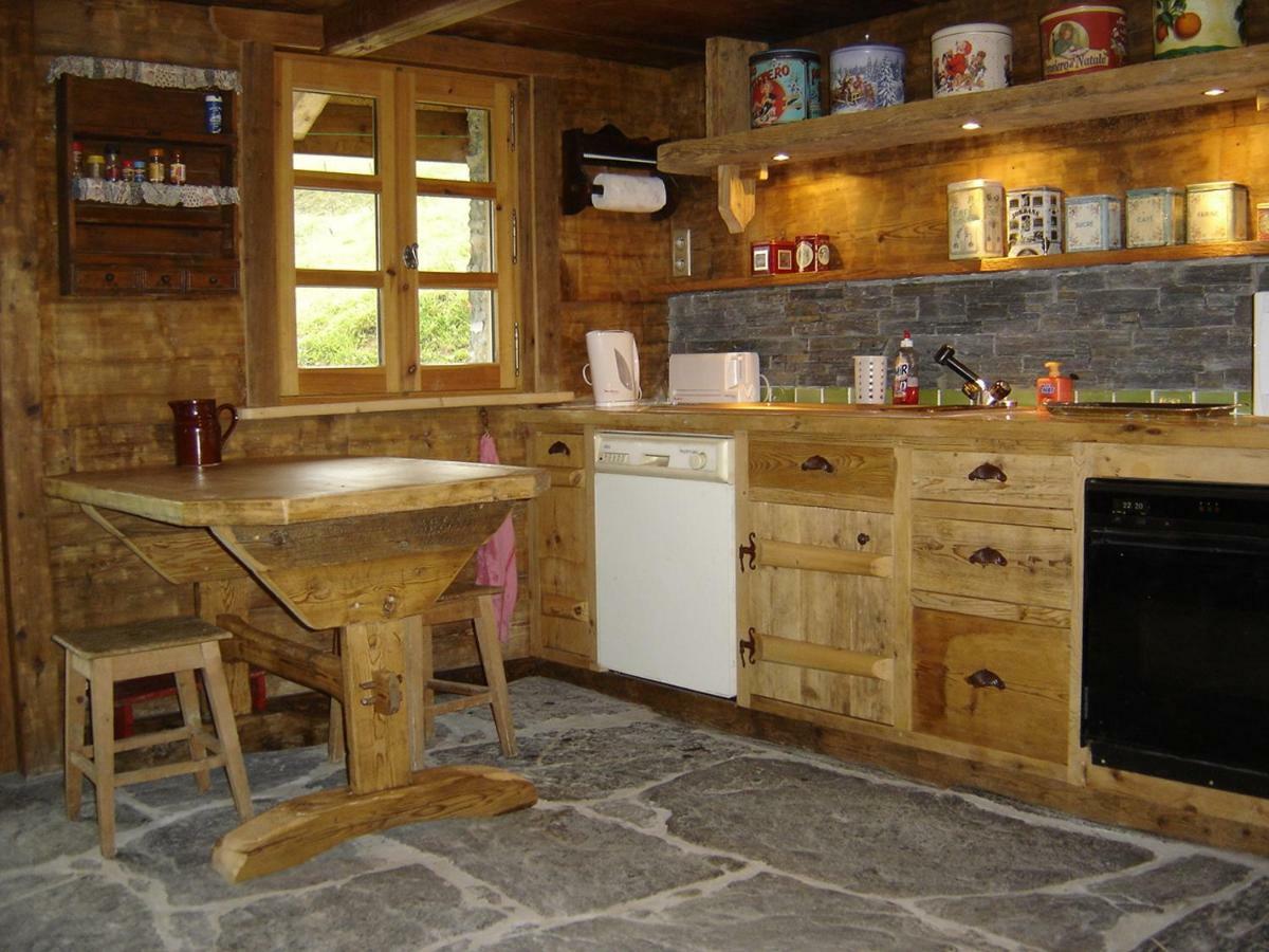 Reine Des Aravis - Chalet Isole Flumet Exterior foto