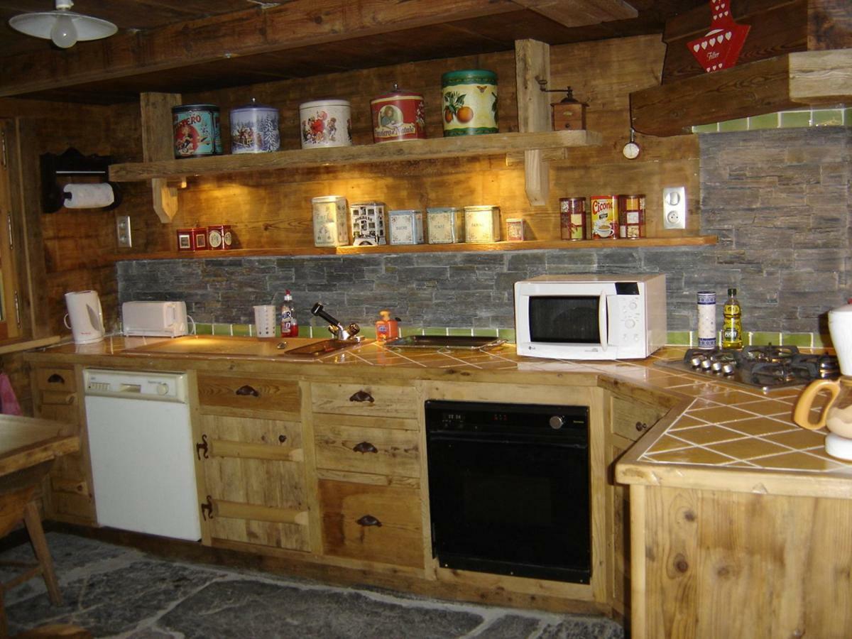 Reine Des Aravis - Chalet Isole Flumet Exterior foto