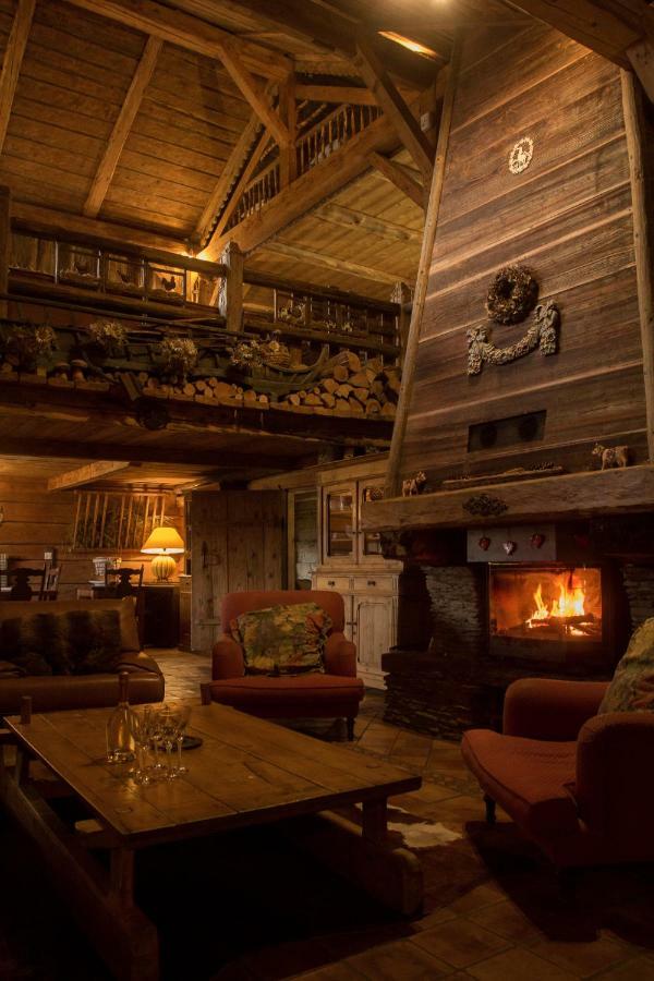 Reine Des Aravis - Chalet Isole Flumet Exterior foto